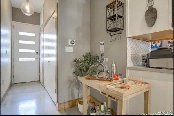 $2,300 | 1542 North Alamo Street, Unit 203, San Antonio, TX 78215