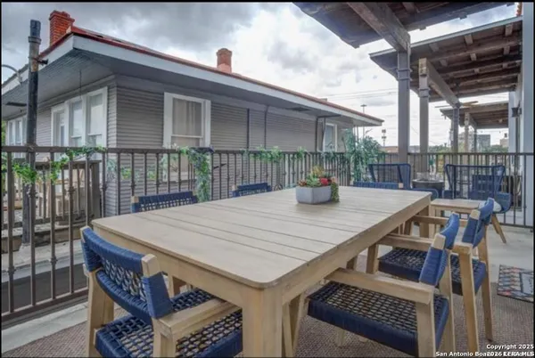 $2,300 | 1542 North Alamo Street, Unit 203, San Antonio, TX 78215