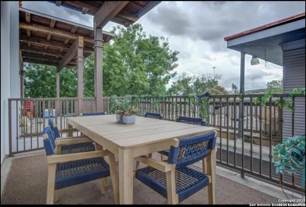 $2,300 | 1542 North Alamo Street, Unit 203, San Antonio, TX 78215