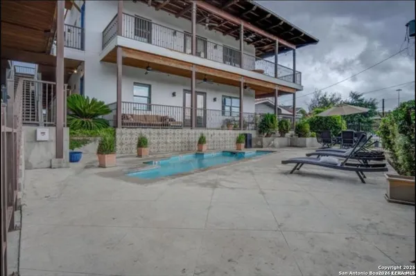 $2,300 | 1542 North Alamo Street, Unit 203, San Antonio, TX 78215