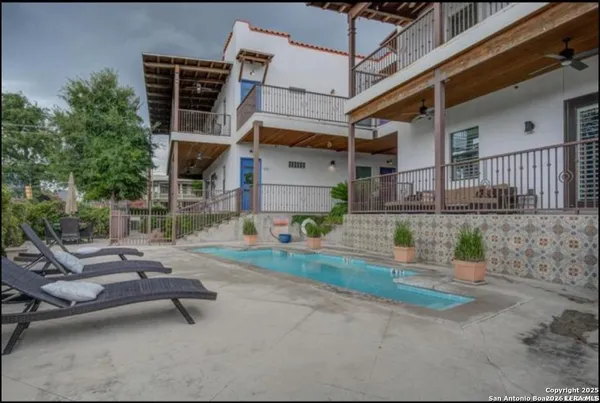 $2,300 | 1542 North Alamo Street, Unit 203, San Antonio, TX 78215
