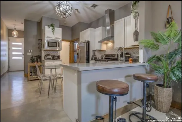 $2,300 | 1542 North Alamo Street, Unit 203, San Antonio, TX 78215