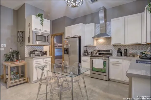 $2,300 | 1542 North Alamo Street, Unit 203, San Antonio, TX 78215