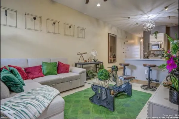 $2,300 | 1542 North Alamo Street, Unit 203, San Antonio, TX 78215