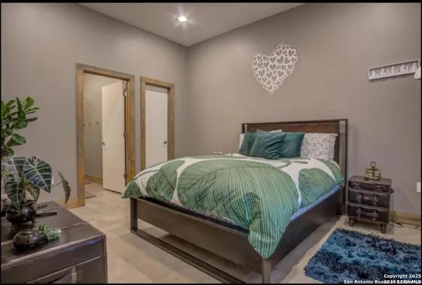 $2,300 | 1542 North Alamo Street, Unit 203, San Antonio, TX 78215