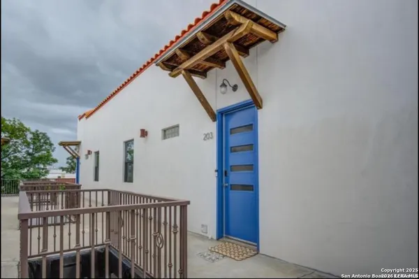 $2,300 | 1542 North Alamo Street, Unit 203, San Antonio, TX 78215