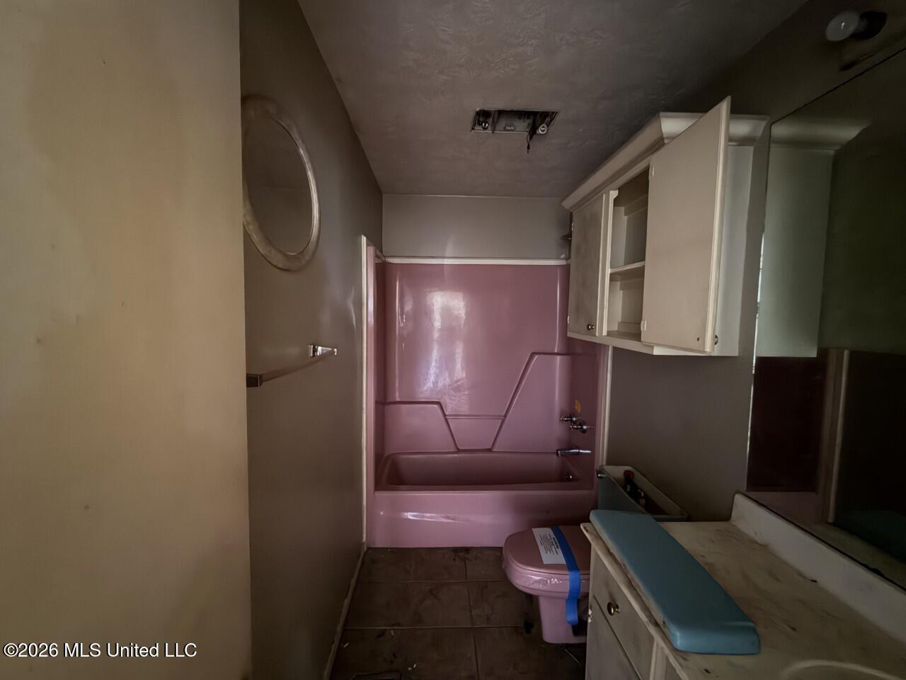 3882 Henderson Road Jackson, MS 39212 - Photo 5 of 13 6 INTERIOR