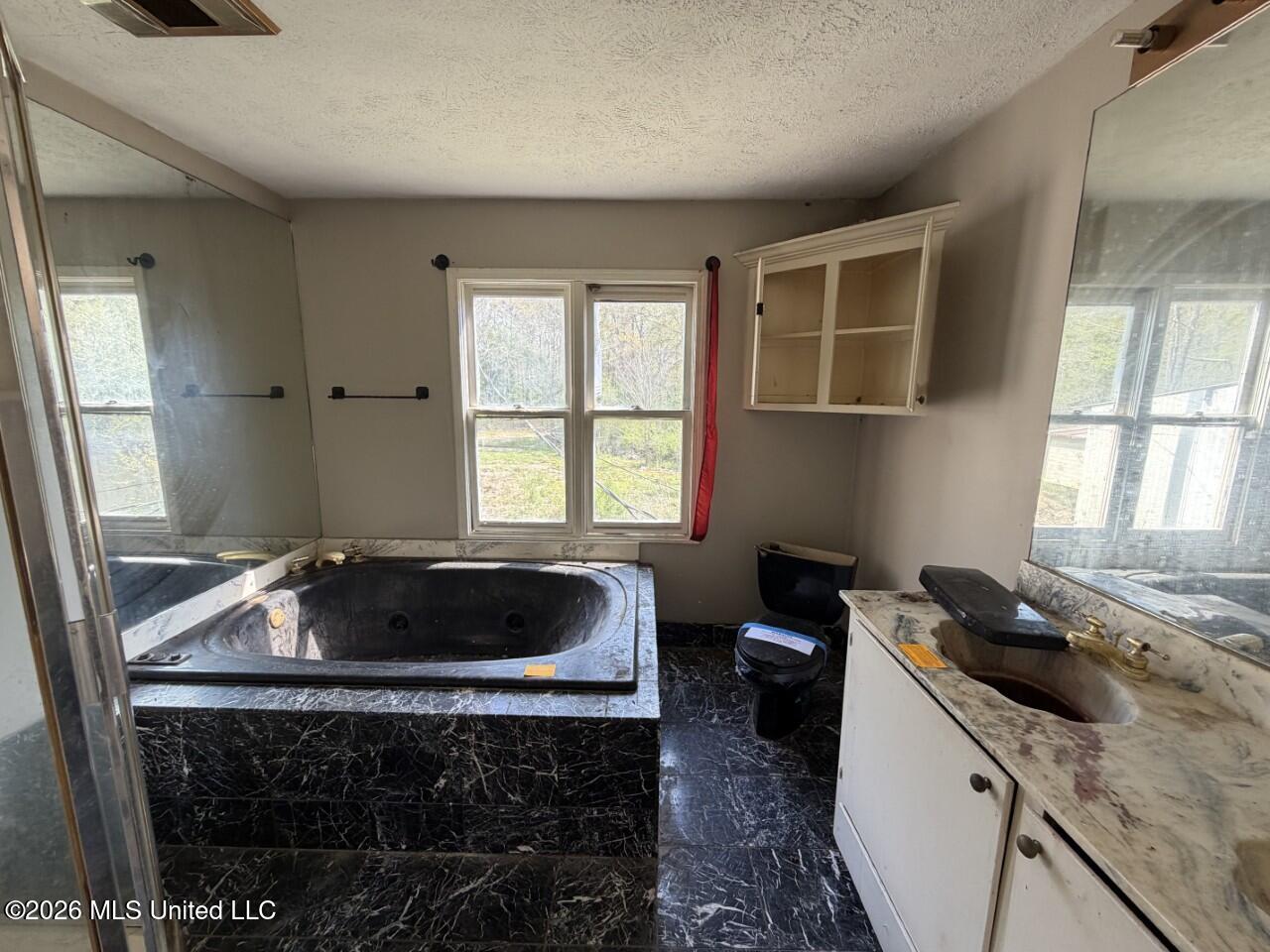 3882 Henderson Road Jackson, MS 39212 - Photo 9 of 13 10 INTERIOR