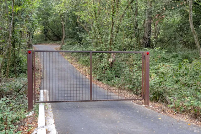 $1,395,000 | 3020 Burnside Road, Sebastopol, CA 95472