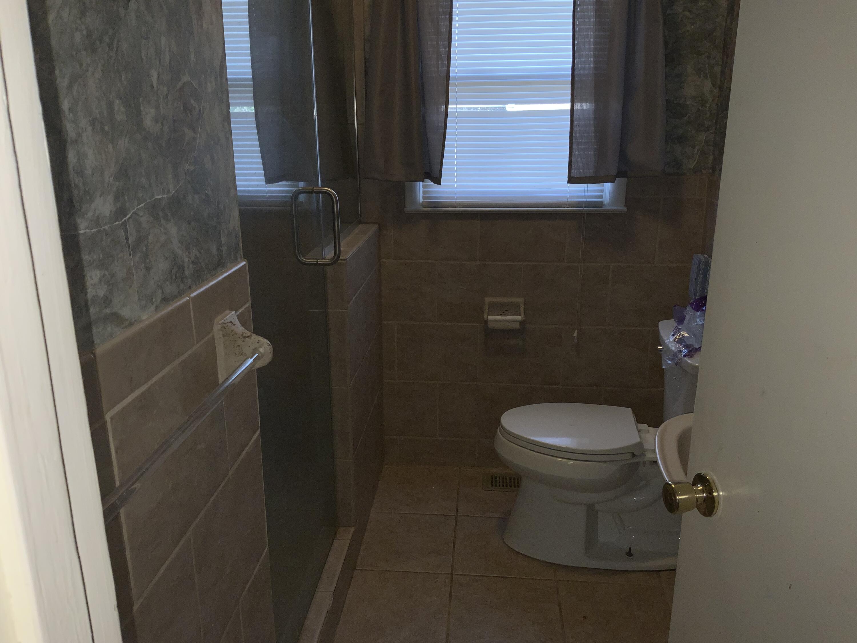 147 Jolly Street Bristol, VA 24201 - Photo 14 of 25 IMG_5817