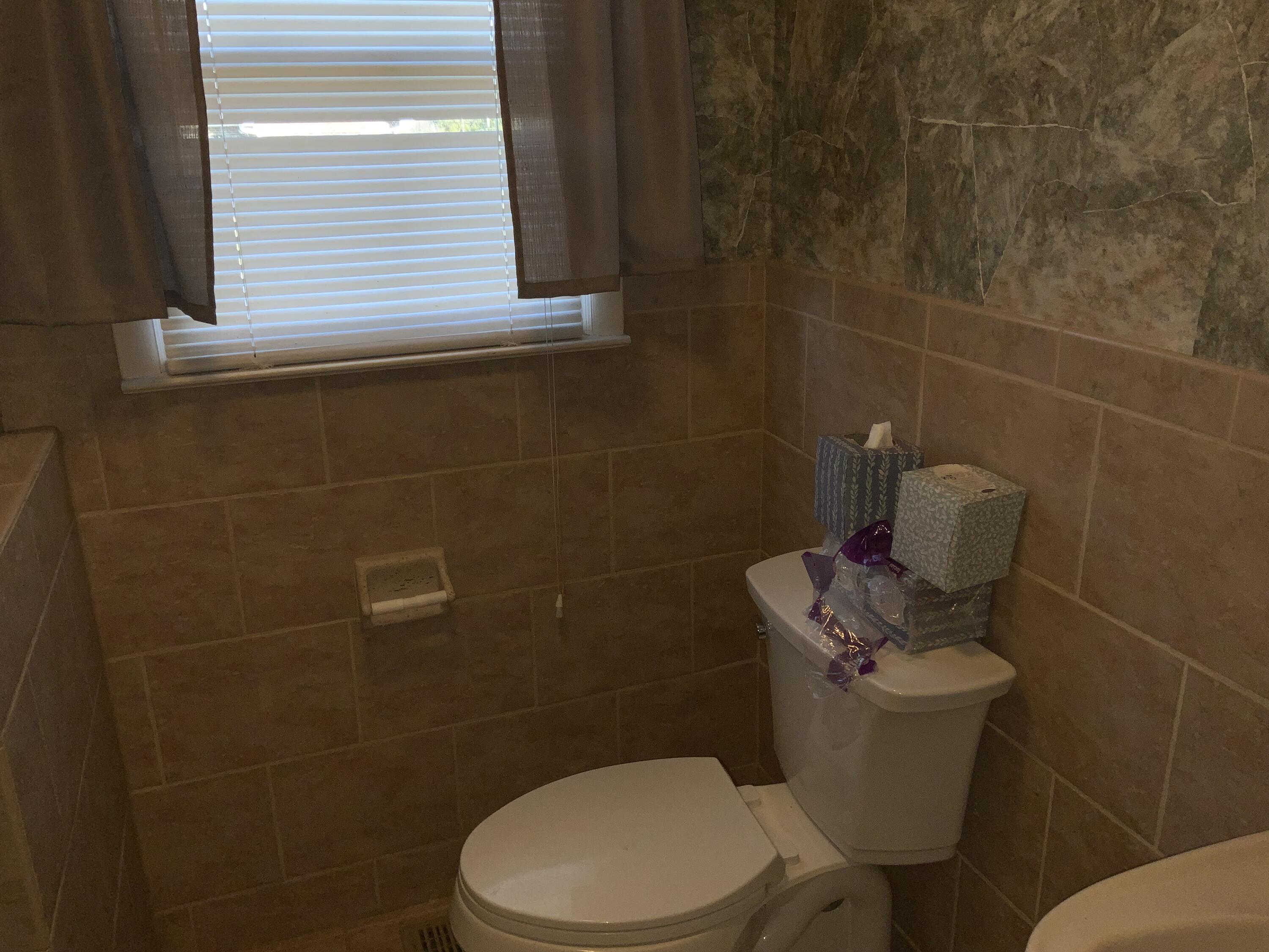 147 Jolly Street Bristol, VA 24201 - Photo 15 of 25 IMG_5818