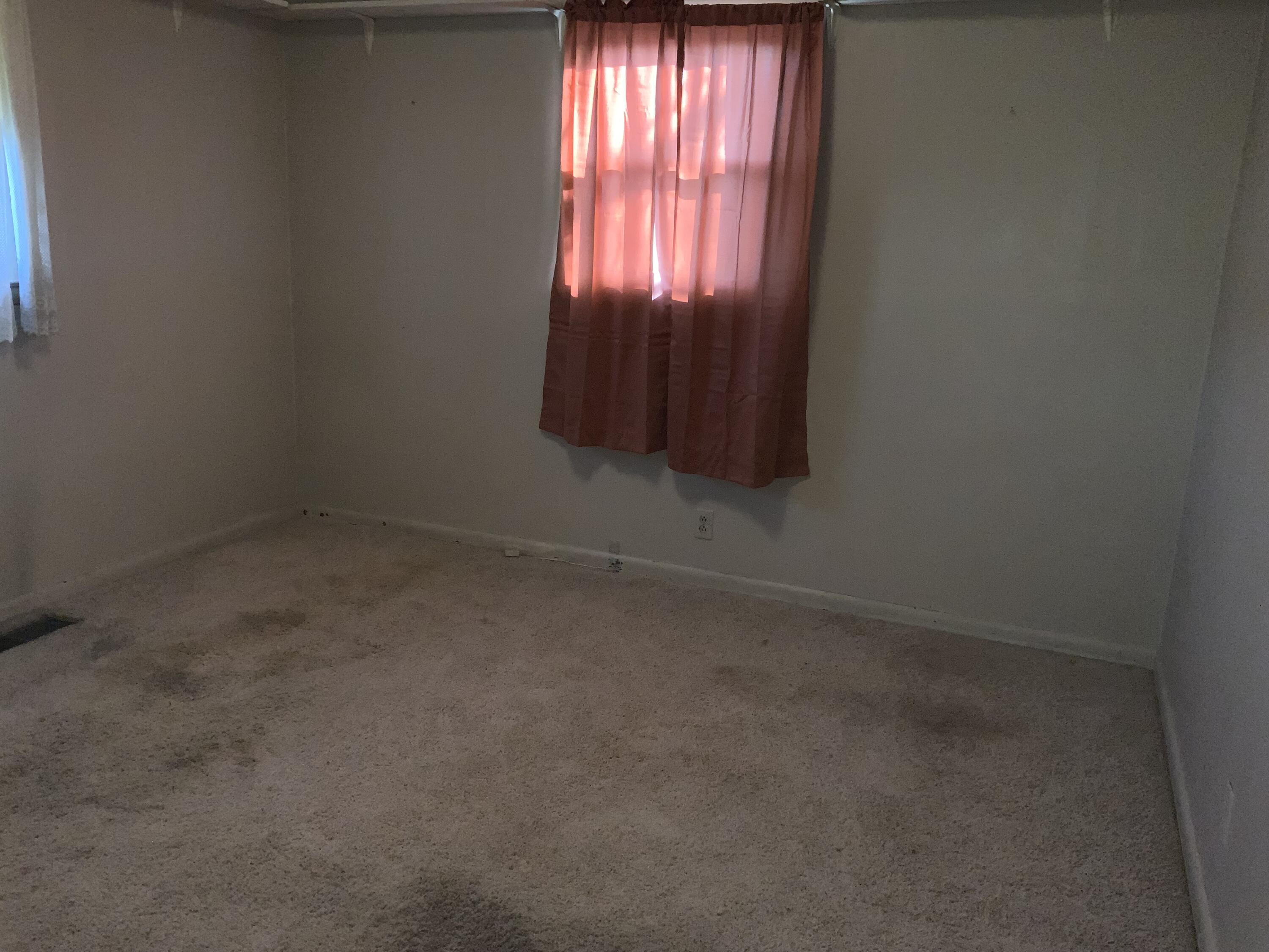 147 Jolly Street Bristol, VA 24201 - Photo 24 of 25 IMG_5827