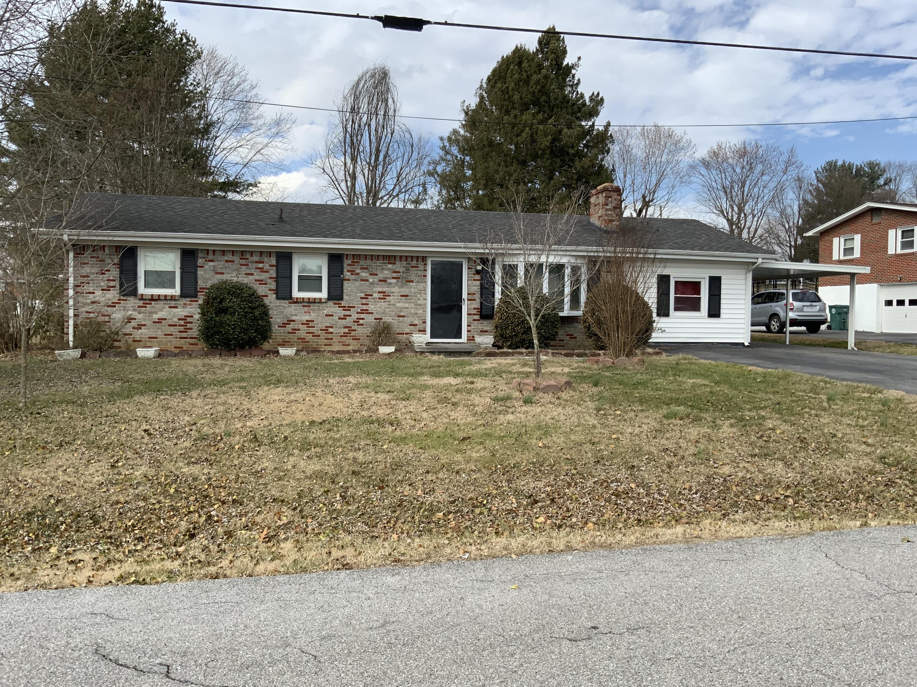 147 Jolly Street Bristol, VA 24201 - Photo 3 of 25 IMG_5805