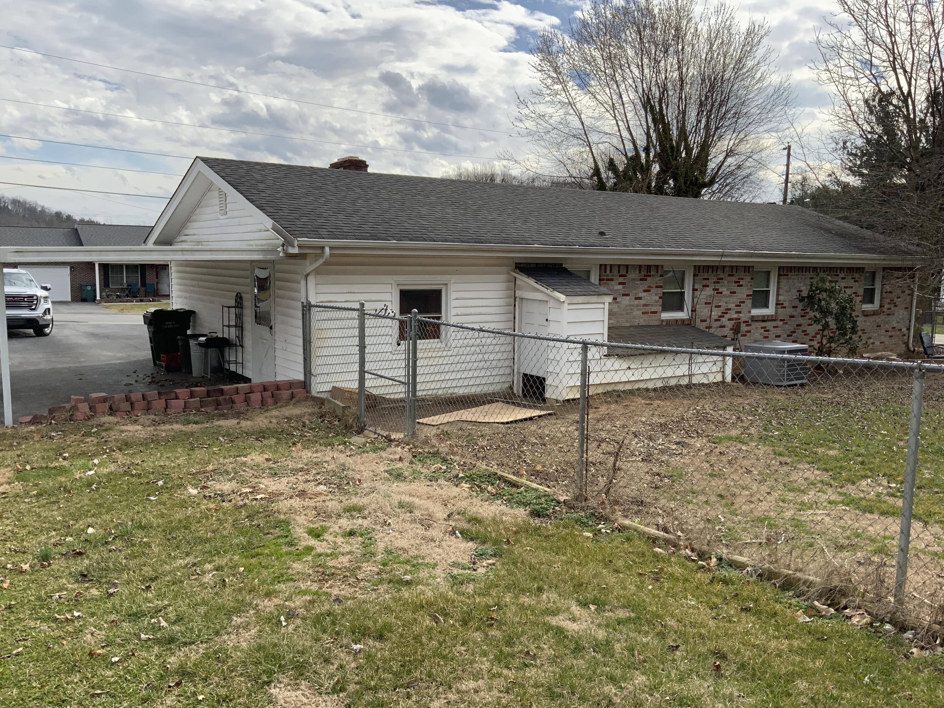 147 Jolly Street Bristol, VA 24201 - Photo 5 of 25 IMG_5807