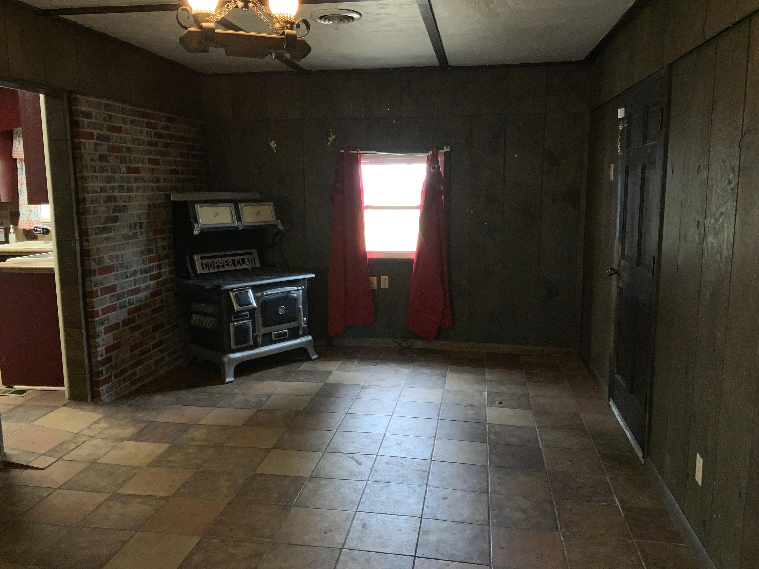 147 Jolly Street Bristol, VA 24201 - Photo 6 of 25 IMG_5811