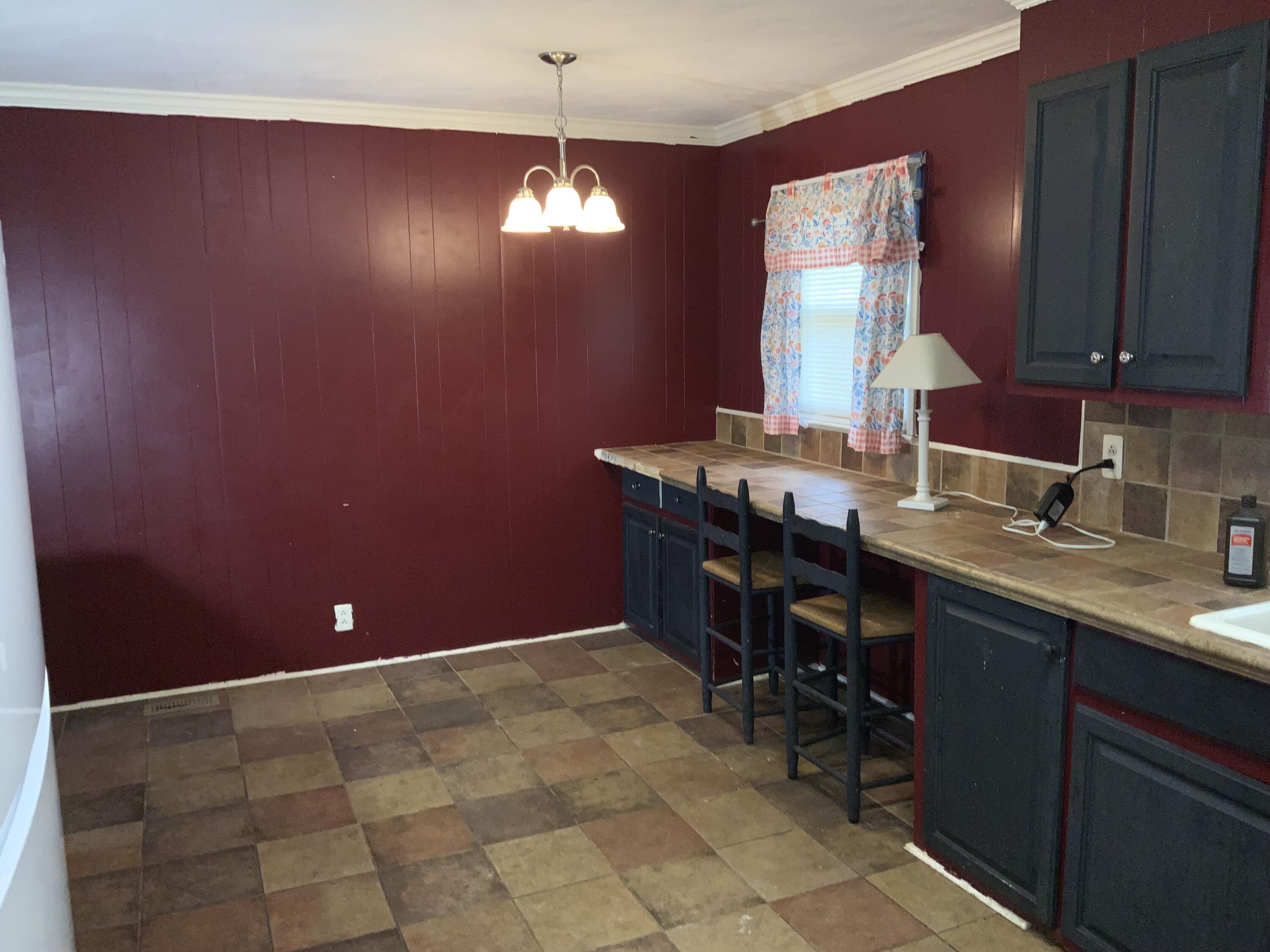 147 Jolly Street Bristol, VA 24201 - Photo 8 of 25 IMG_5813