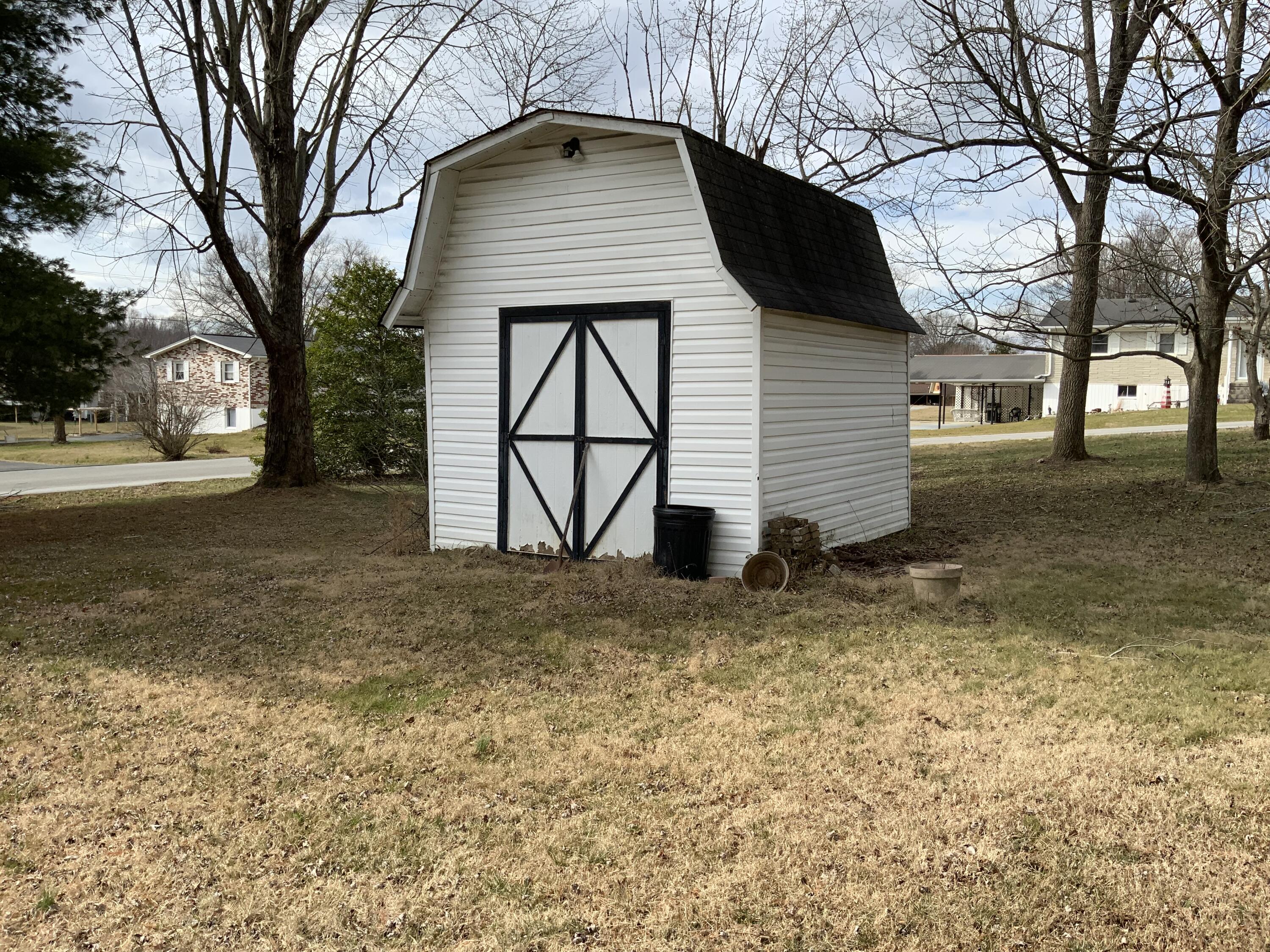 147 Jolly Street Bristol, VA 24201 - Photo 10 of 25 IMG_5808