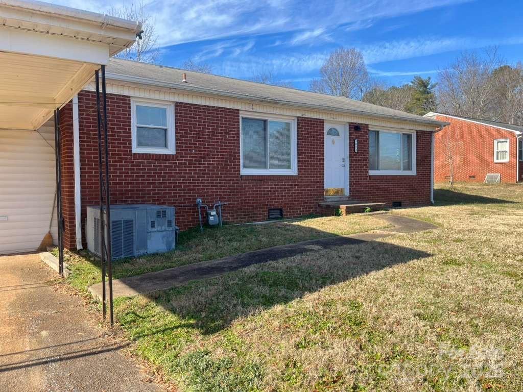 1073 Springdale Drive Maiden, NC 28650 - Photo 2 of 33 a house view with a backyard space