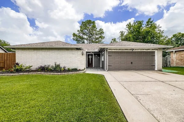 $2,300 | 2539 Cobblers Way, Friendswood, TX 77546
