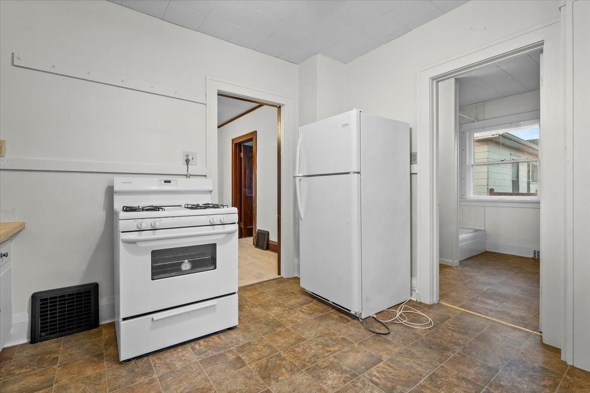 884 Center Point Road Northeast Cedar Rapids, IA 52402 - Photo 7 of 18 Gallery Image 7