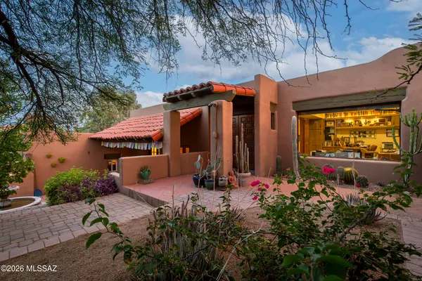 $915,000 | 5066 North Placita Cholula, Tucson, AZ 85718