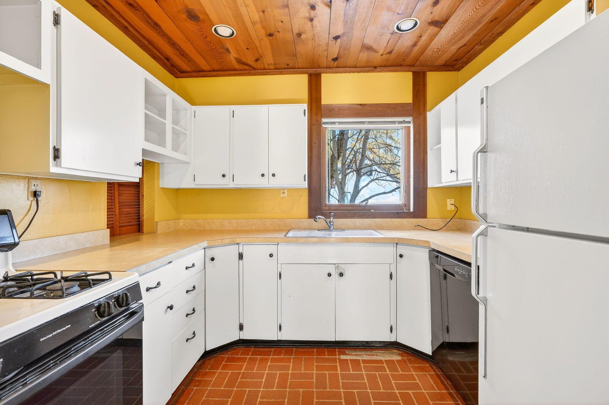 4827 Bellann Road Columbus, OH 43221 - Photo 37 of 85 KITCHEN