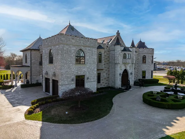 $4,999,000 | 3015 Lincoln Road, Oak Brook, IL 60523