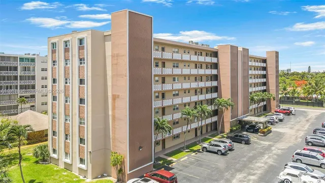 $220,000 | 500 Northeast 12th Avenue, Unit 407, Hallandale Beach, FL 33009