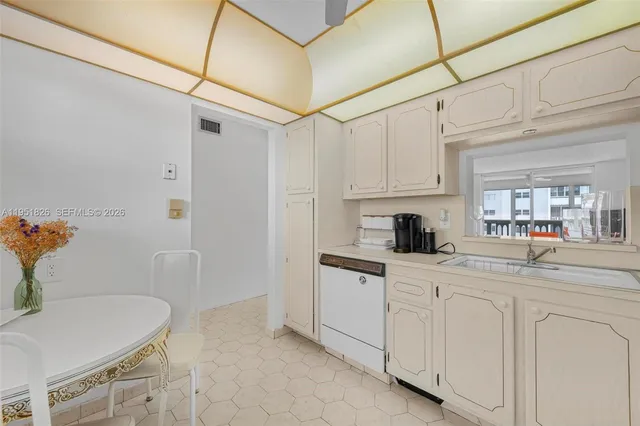 $220,000 | 500 Northeast 12th Avenue, Unit 407, Hallandale Beach, FL 33009