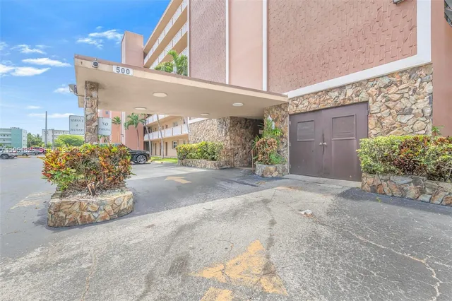 $220,000 | 500 Northeast 12th Avenue, Unit 407, Hallandale Beach, FL 33009