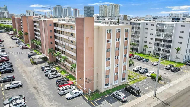 $220,000 | 500 Northeast 12th Avenue, Unit 407, Hallandale Beach, FL 33009