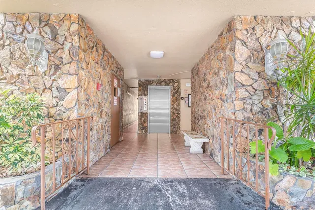 $220,000 | 500 Northeast 12th Avenue, Unit 407, Hallandale Beach, FL 33009