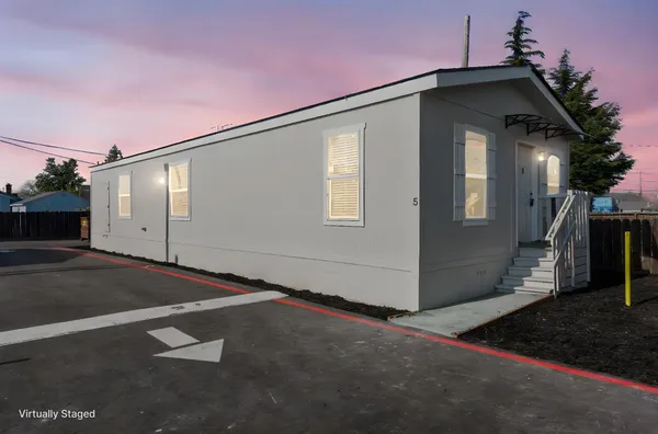 $179,950 | 317 Moffat Boulevard, Unit 5, Manteca, CA 95336