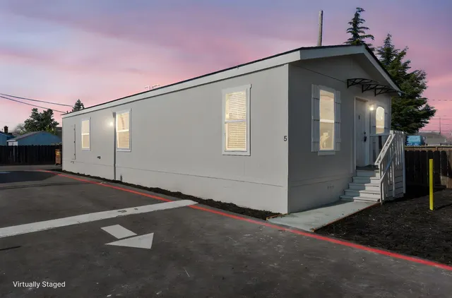 $190,950 | 317 Moffat Boulevard, Unit 5, Manteca, CA 95336