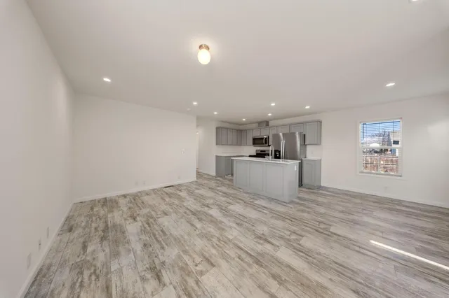 $190,950 | 317 Moffat Boulevard, Unit 5, Manteca, CA 95336