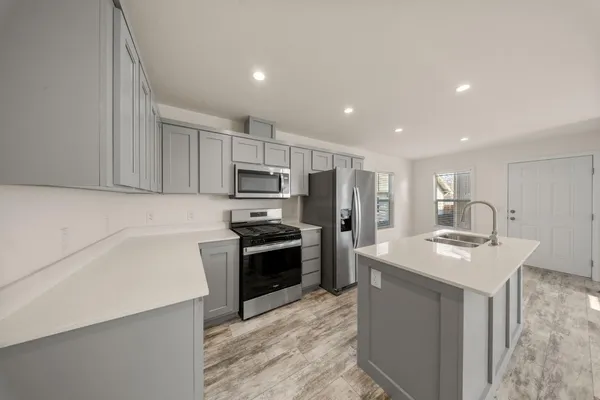 $174,950 | 317 Moffat Boulevard, Unit 5, Manteca, CA 95336