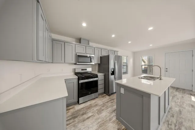 $190,950 | 317 Moffat Boulevard, Unit 5, Manteca, CA 95336