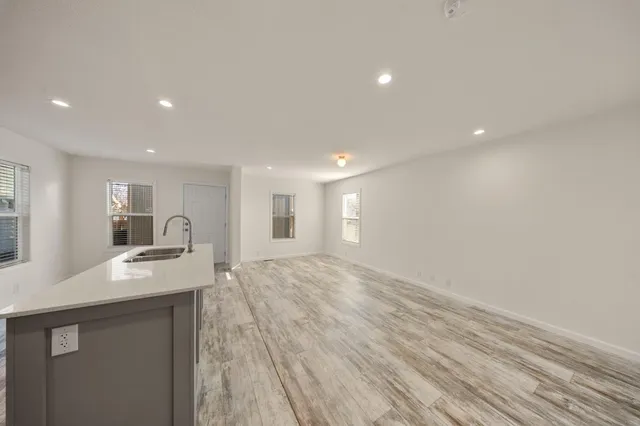 $190,950 | 317 Moffat Boulevard, Unit 5, Manteca, CA 95336