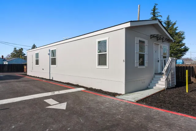 $190,950 | 317 Moffat Boulevard, Unit 5, Manteca, CA 95336