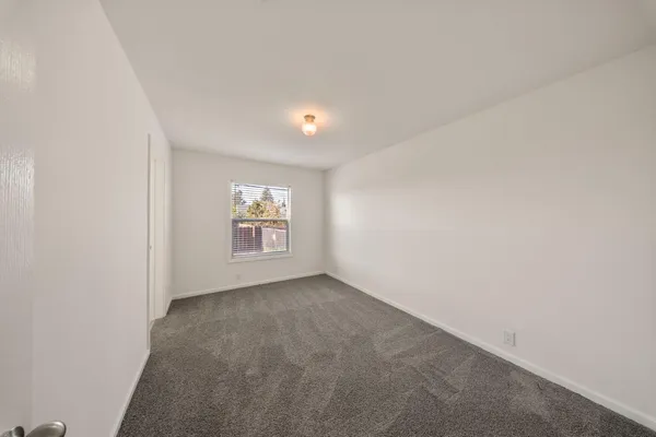 $174,950 | 317 Moffat Boulevard, Unit 5, Manteca, CA 95336