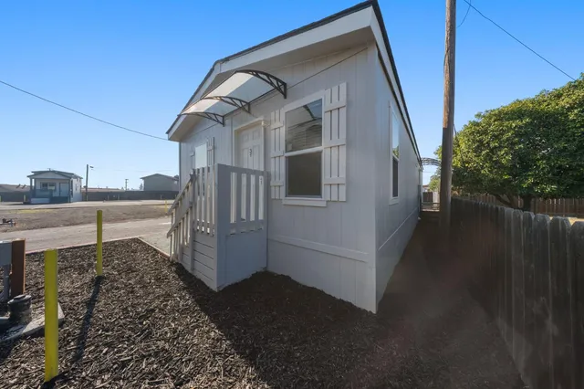 $190,950 | 317 Moffat Boulevard, Unit 5, Manteca, CA 95336