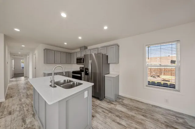 $190,950 | 317 Moffat Boulevard, Unit 5, Manteca, CA 95336