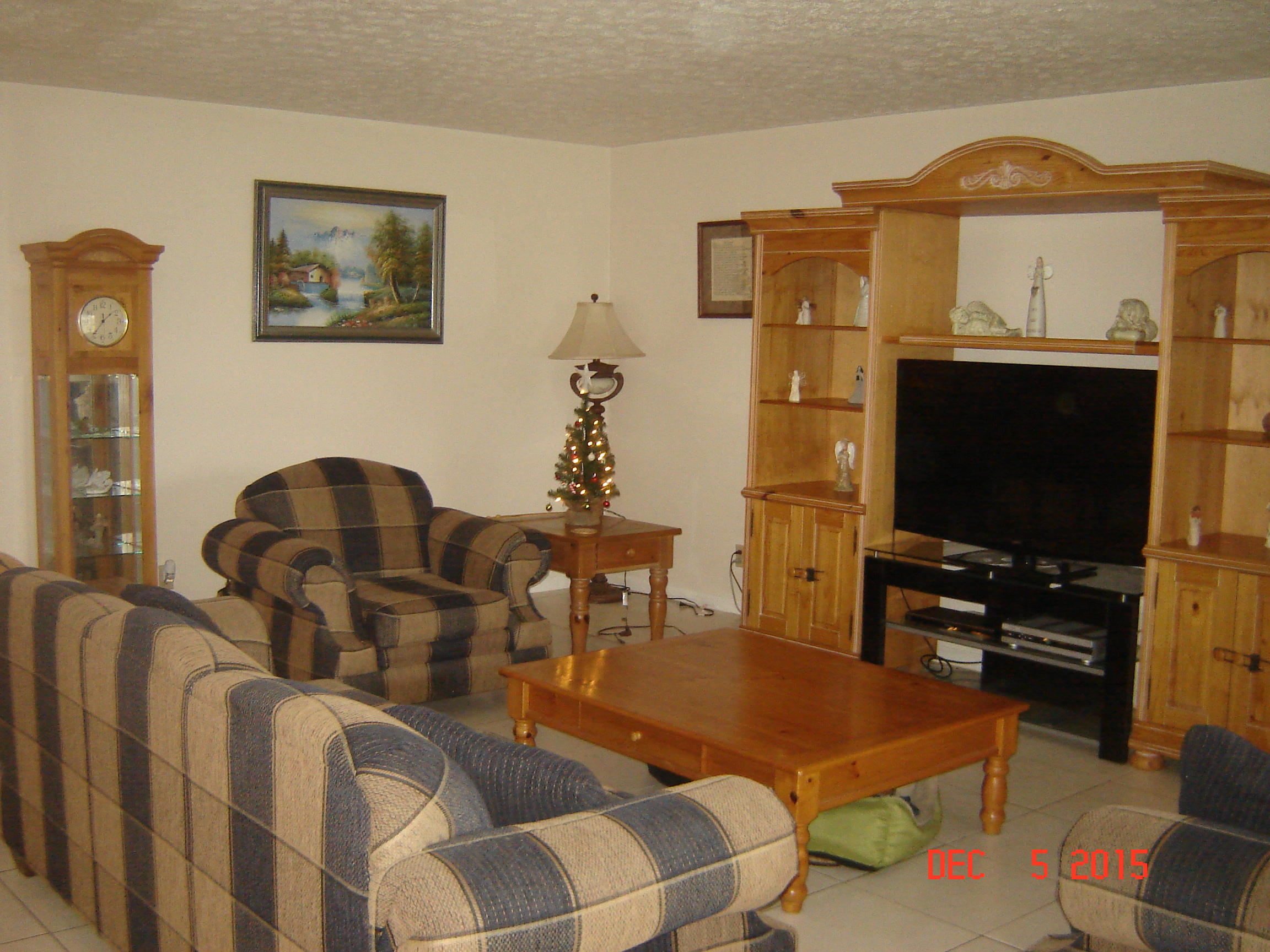 4397 Foss Road Lake Worth, FL 33461 - Photo 4 of 31 Living room