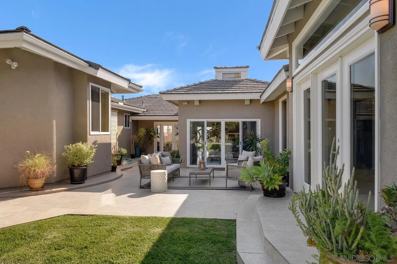 5459 Moonlight Lane La Jolla, CA 92037 - Photo 31 of 42 a view of a house with sitting area and garden