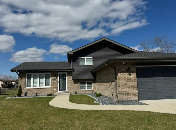 $490,000 | 7612 167th Street, Tinley Park, IL 60477