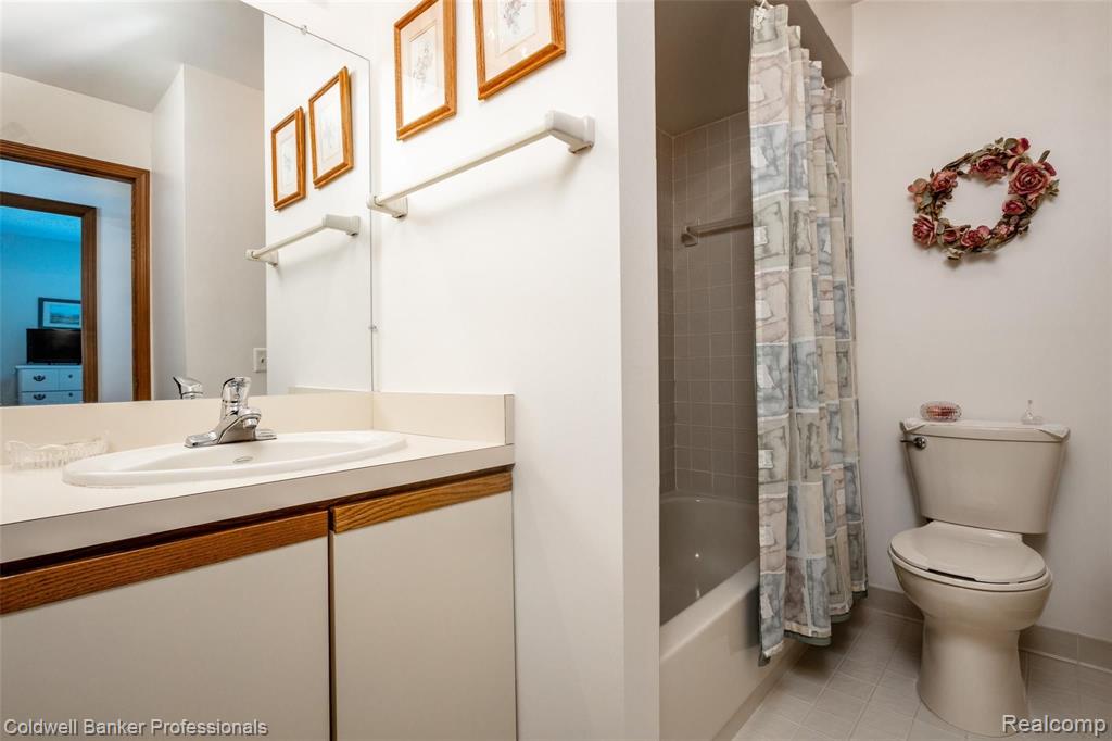35040 Silver Ridge Court Farmington Hills, MI 48335 - Photo 17 of 43