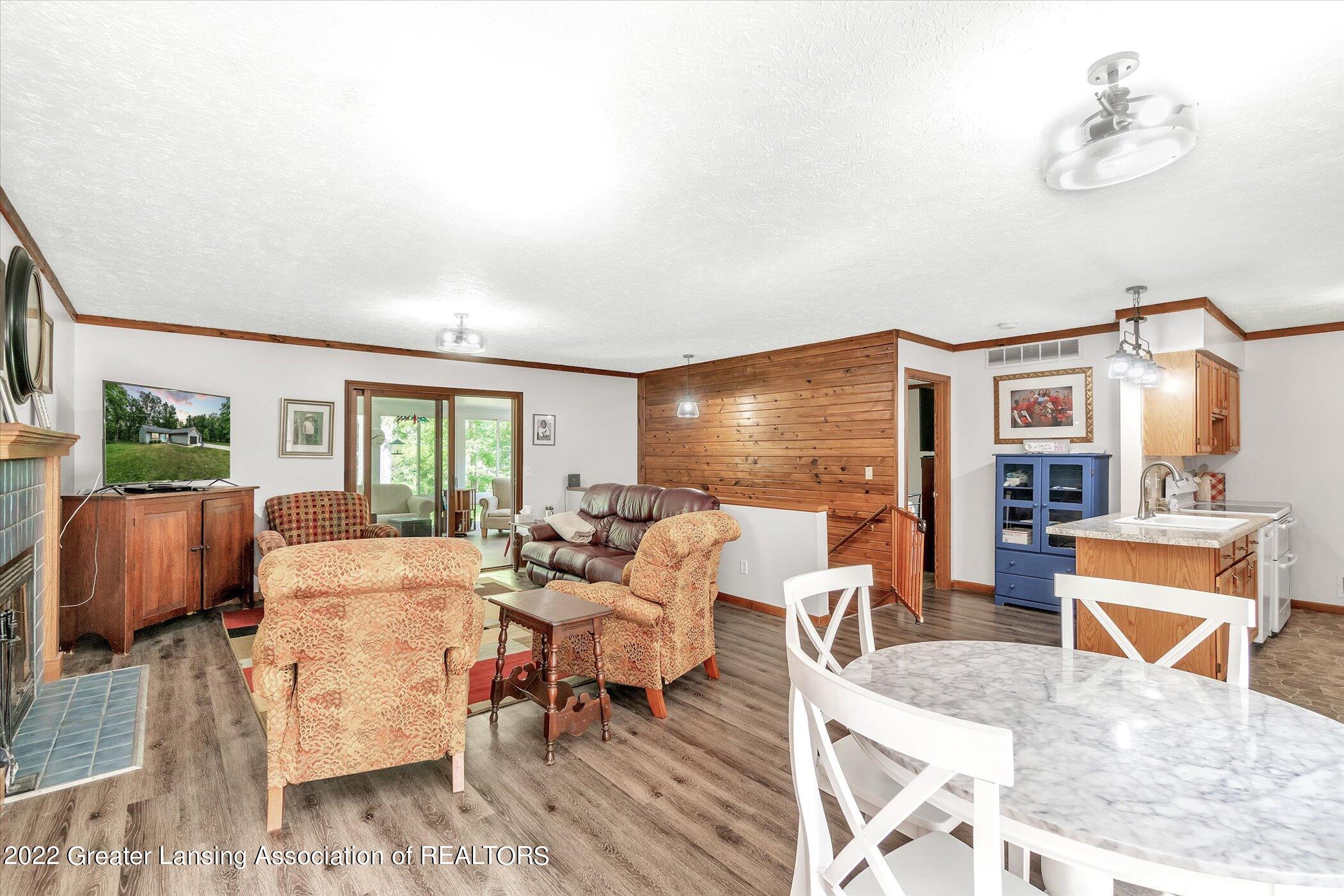 7828 Linton Road St. Johns, MI 48879 - Photo 10 of 60 11-7828-Linton-Rd-St-WindowStill-Real-Es
