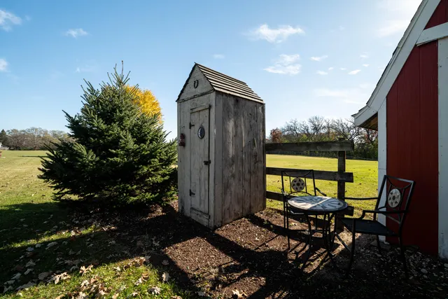 $685,000 | S102-w32709 County Road East, Mukwonago, WI 53149