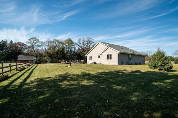 $685,000 | S102-w32709 County Road East, Mukwonago, WI 53149