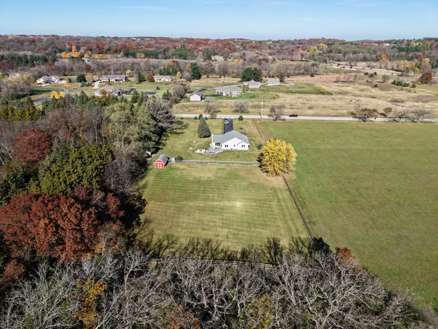 $685,000 | S102-w32709 County Road East, Mukwonago, WI 53149